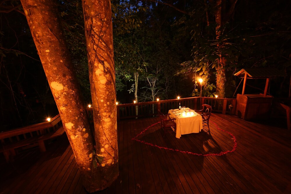 Couples Dining