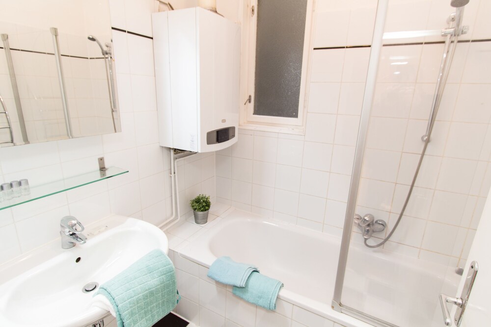Apartment, 2 Bedrooms, Kitchen - Bathroom