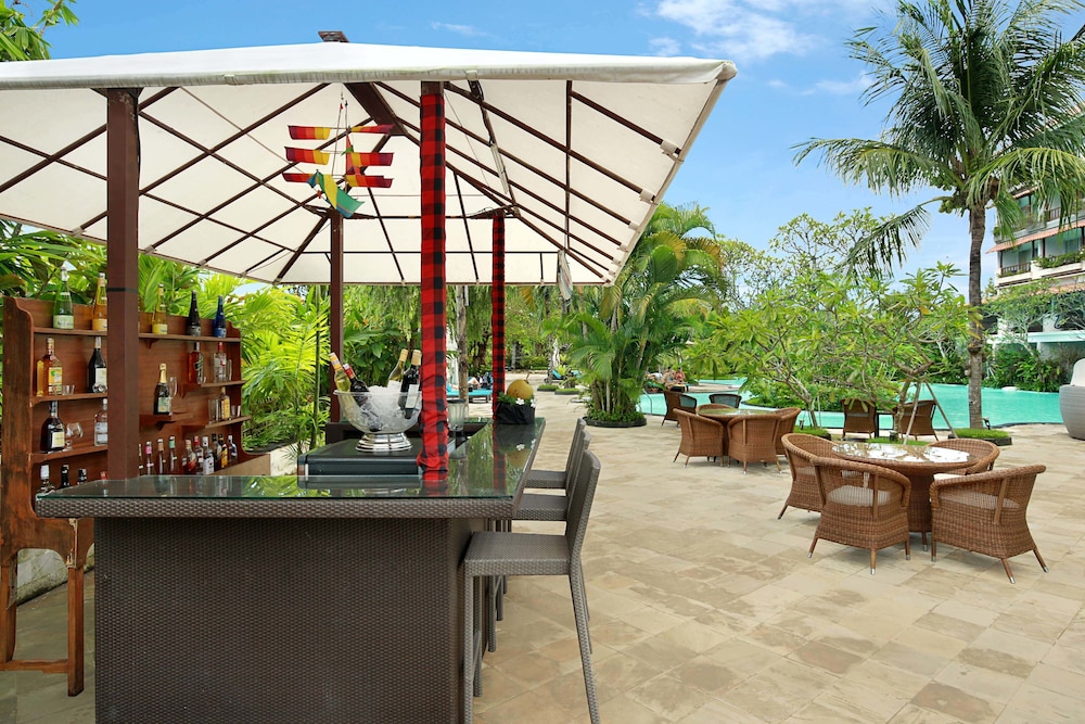 Poolside Bar
