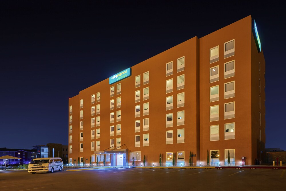 Front of property - evening/night, City Express Junior Ciudad Juarez Consulado