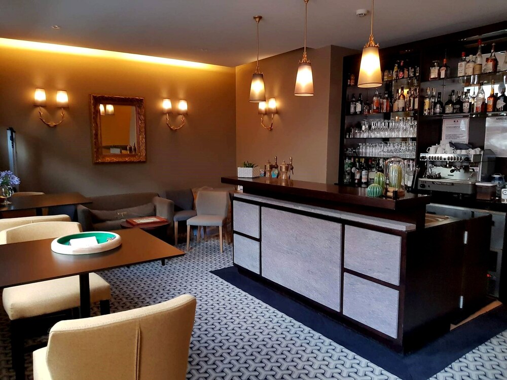 Hotel Bar