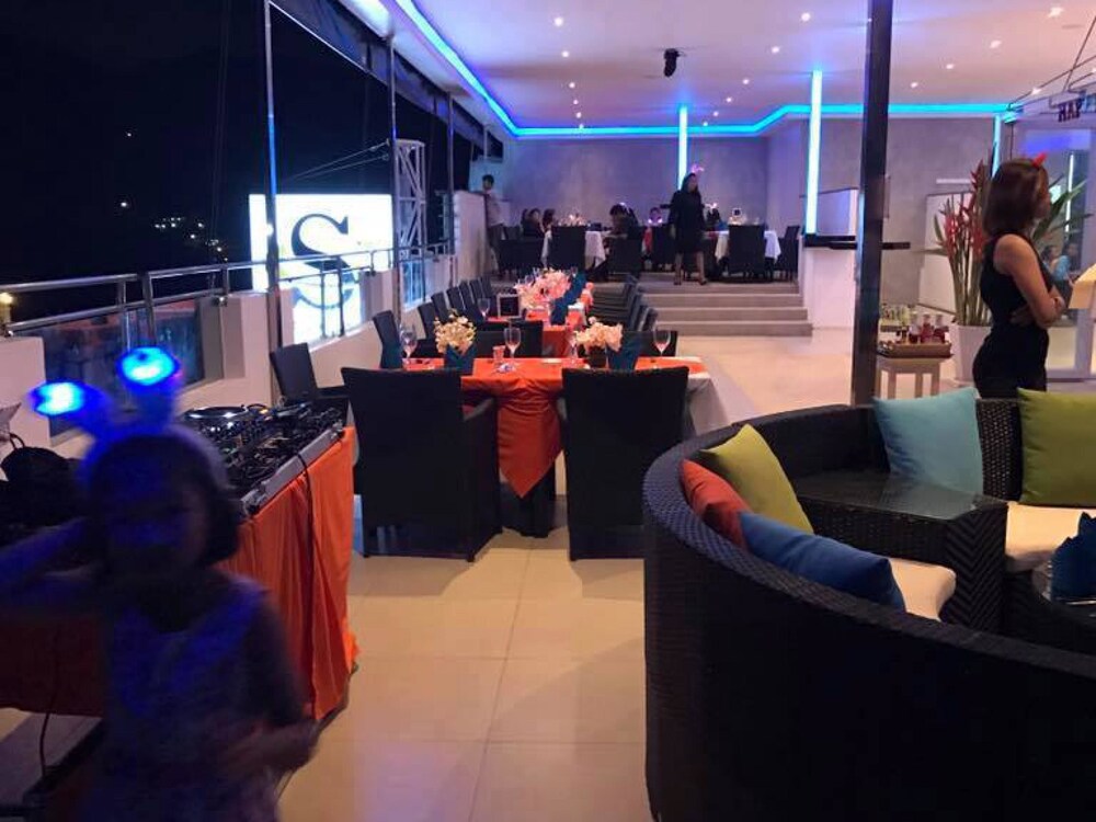 Poolside Bar