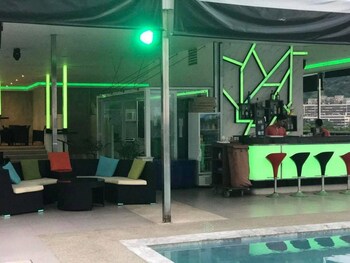 Poolside Bar