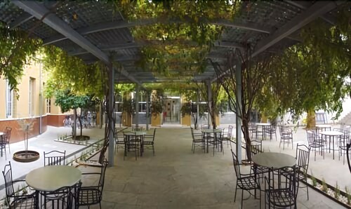 Jardines del establecimiento