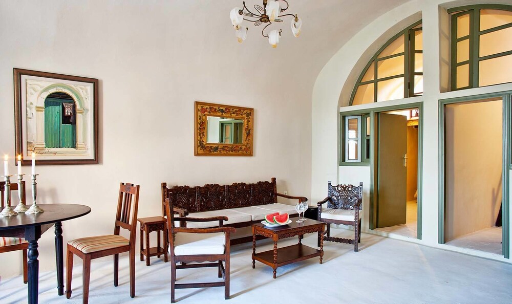 Senior Suite - Living Area