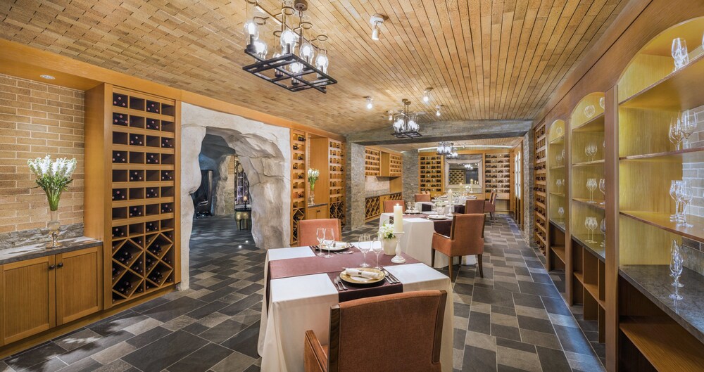 Hotel Bar