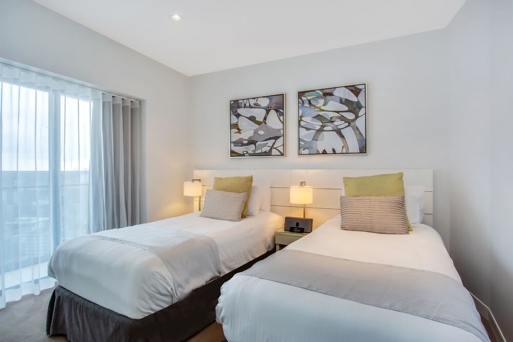 2 Bedroom Ocean View Apartment - Guestroom