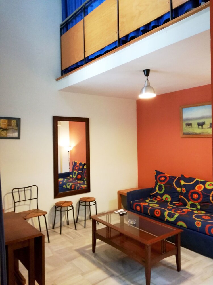 Economy Duplex, 1 Bedroom - Living Room