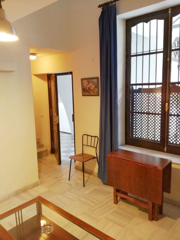 Economy Duplex, 1 Bedroom - Living Room