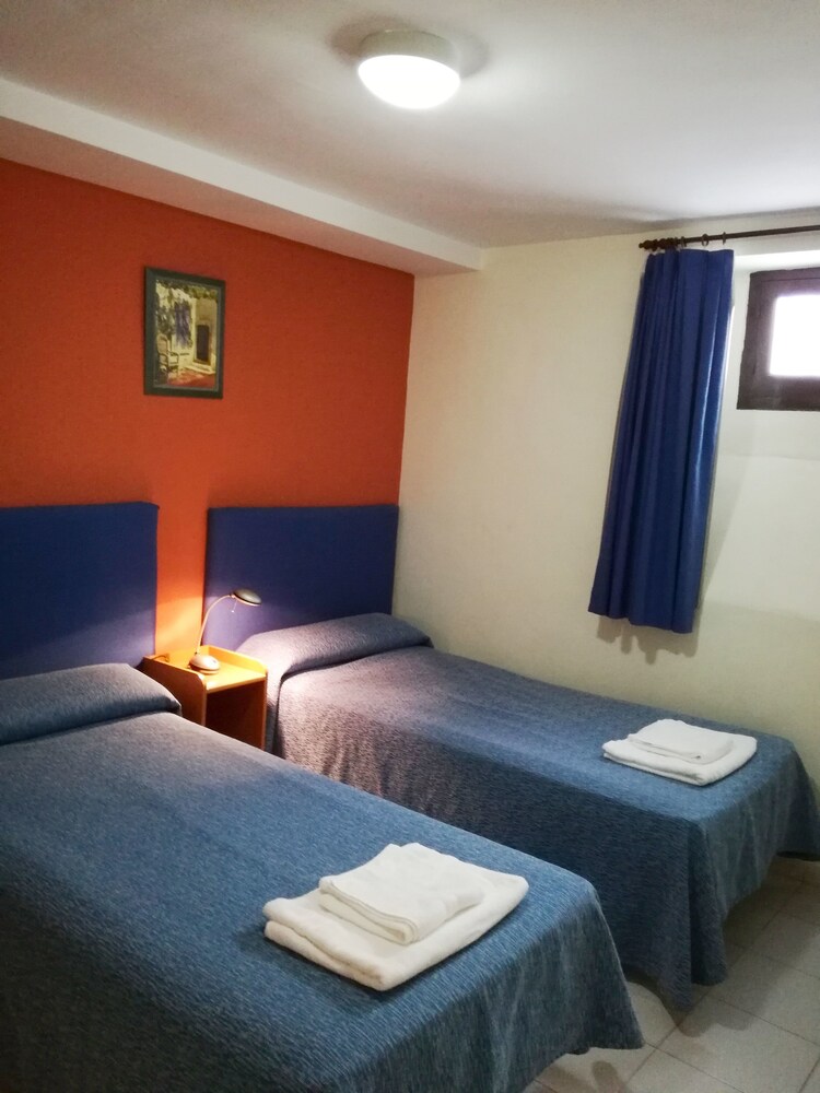 Economy Duplex, 1 Bedroom - Guestroom