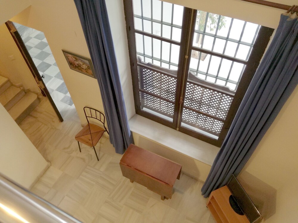 Economy Duplex, 1 Bedroom - Living Room