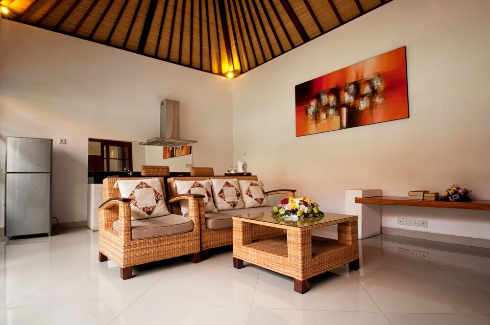 Villa, 2 Bedrooms - Living Room