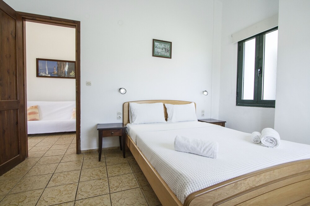 Apartment, 1 Bedroom, Partial Sea View, Ground Floor - Guestroom