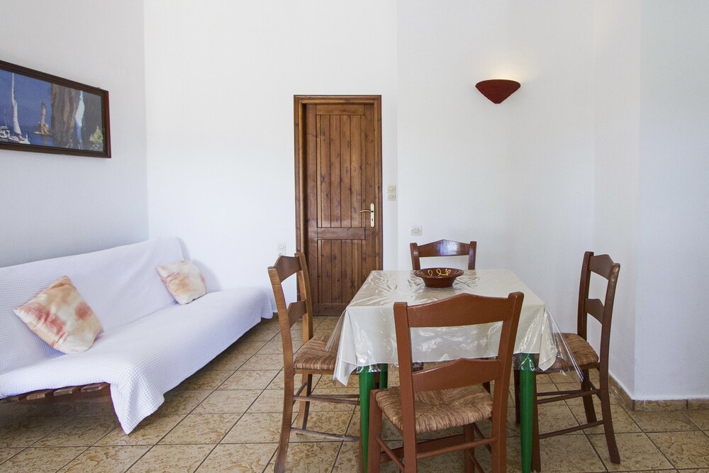 Apartment, 1 Bedroom, Partial Sea View, Ground Floor - In-Room Dining