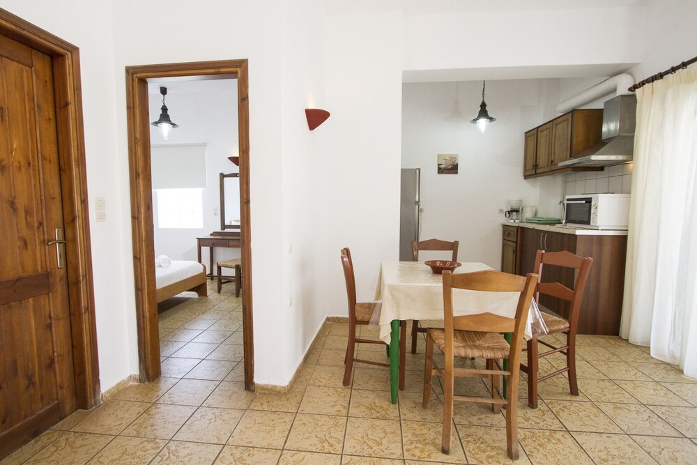 Apartment, 1 Bedroom, Partial Sea View, Ground Floor - In-Room Dining