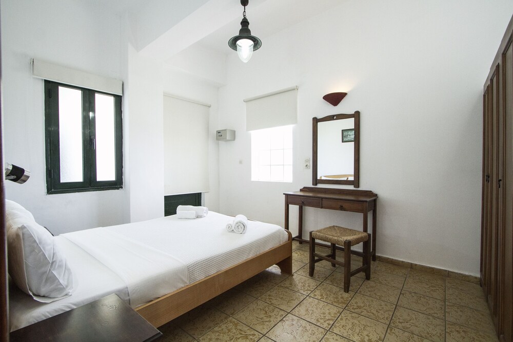 Apartment, 1 Bedroom, Partial Sea View, Ground Floor - Guestroom
