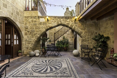 Camelot Traditional & Classic Hotel