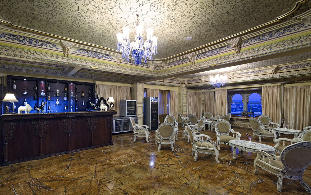 Hotel Bar