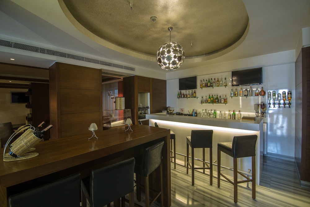 Hotel Bar