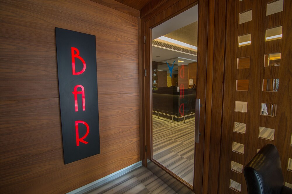 Hotel Bar