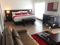 Suite, 1 King Bed, Non Smoking