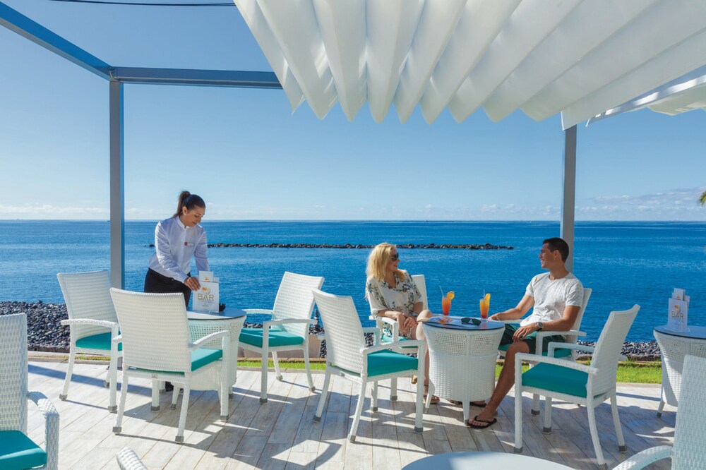 Poolside Bar