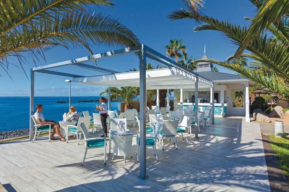 Poolside Bar