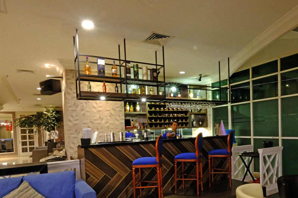 Hotel Bar