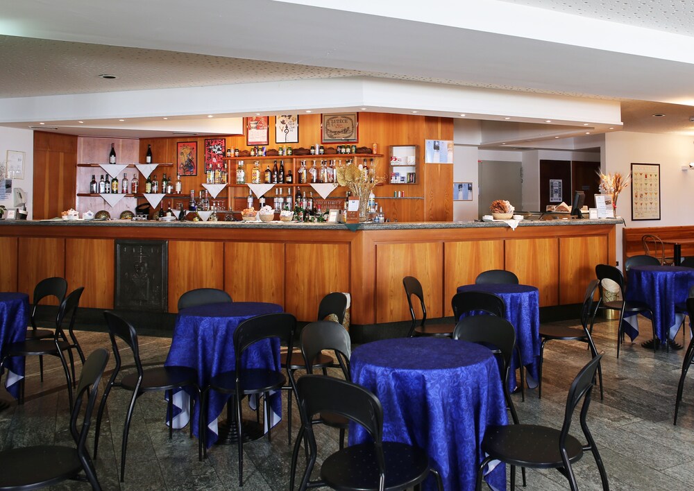 Hotel Bar