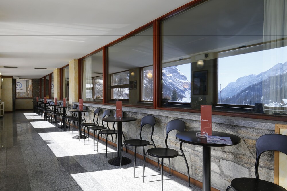 Hotel Lounge