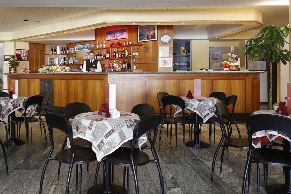 Hotel Lounge