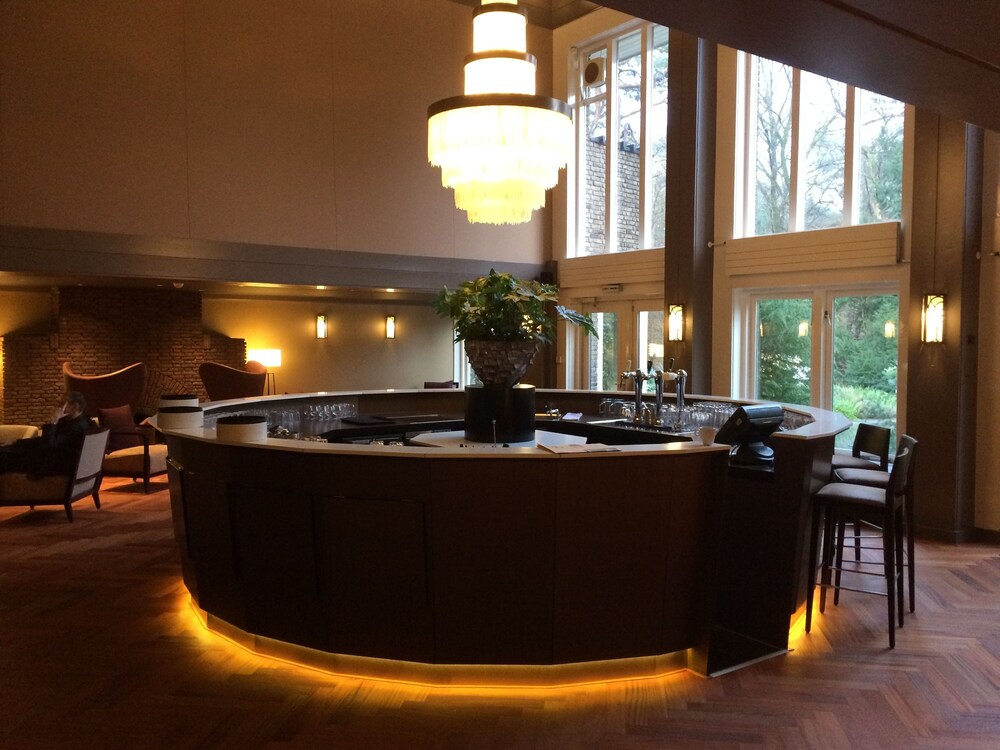 Hotel Lounge