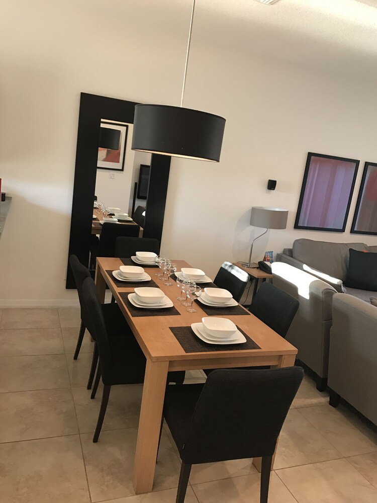 2 Bedrooms Townhome with Private Hot Tub - In-Room Dining