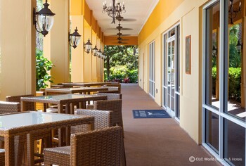 Poolside Bar
