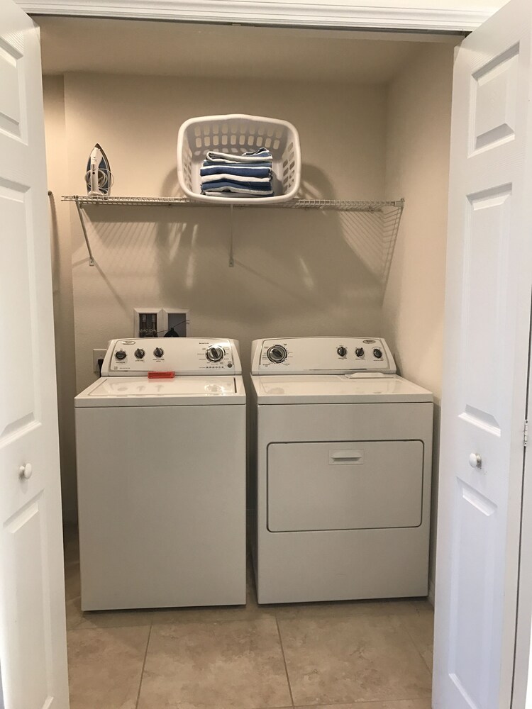 2 Bedrooms Townhome with Private Hot Tub - Guestroom