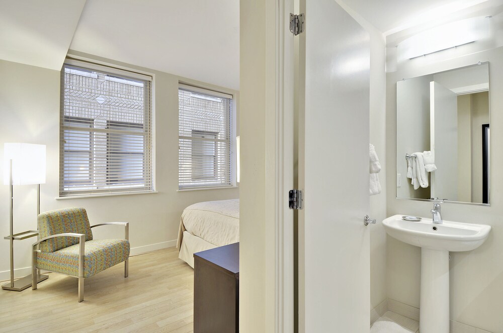 Studio Apartment - Bathroom