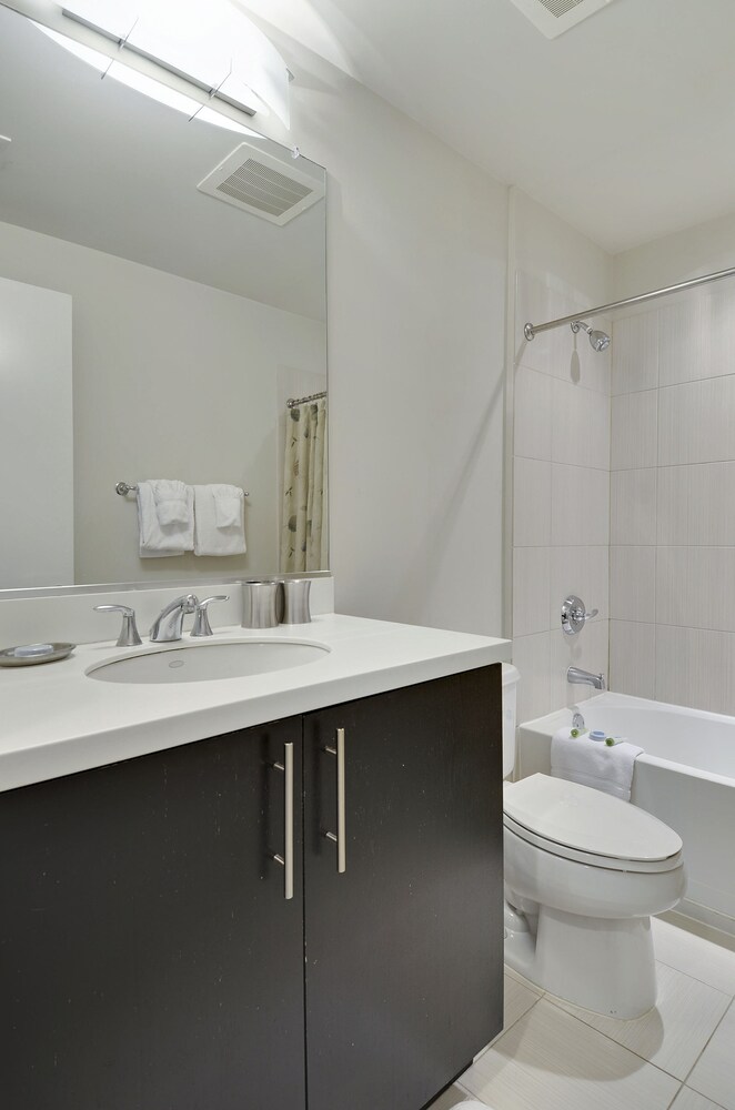 Studio Apartment - Bathroom