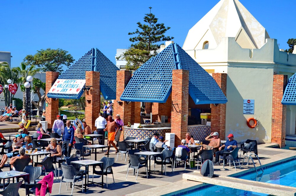 Poolside Bar