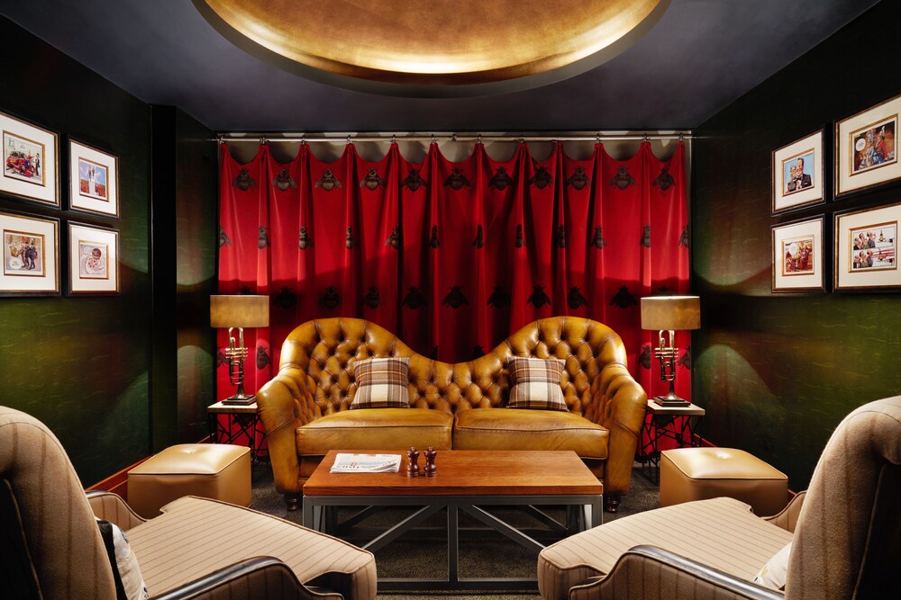 Hotel Bar