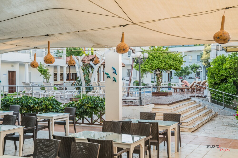 Food Court