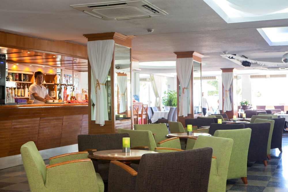 Hotel Lounge
