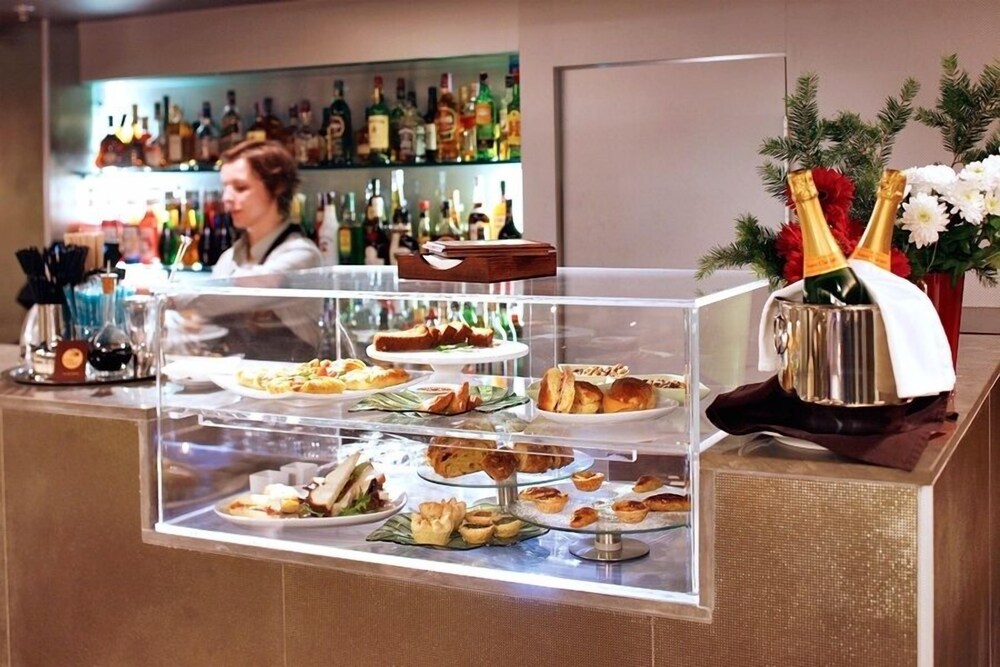 Hotel Bar