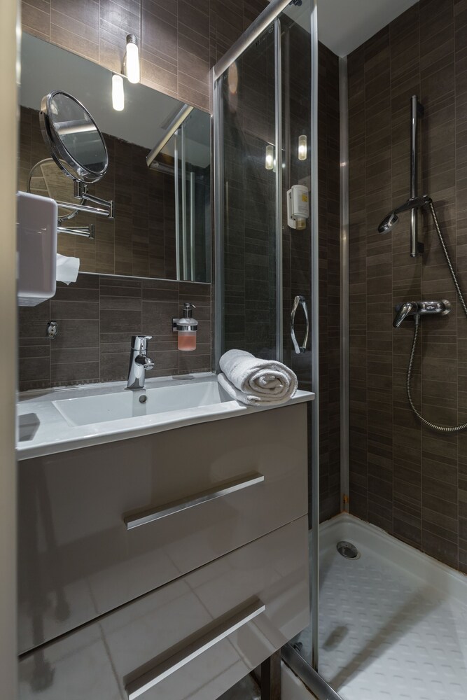 Superior Apartment, Kitchen - Bathroom