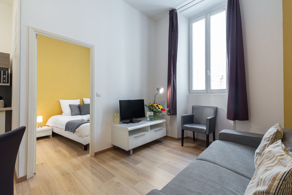 Apartment, Ground Floor (2 pièces) - Living Room