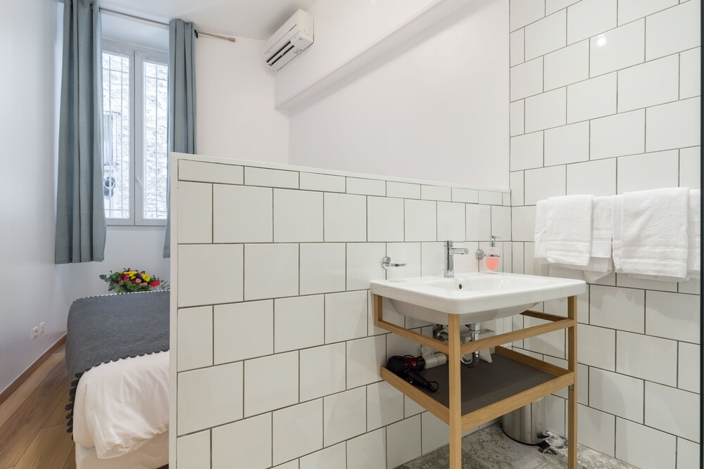 Apartment, Ground Floor (2 pièces) - Bathroom Sink