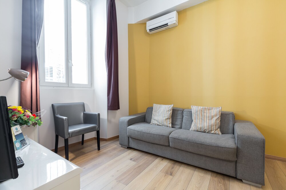 Apartment, Ground Floor (2 pièces) - Living Room