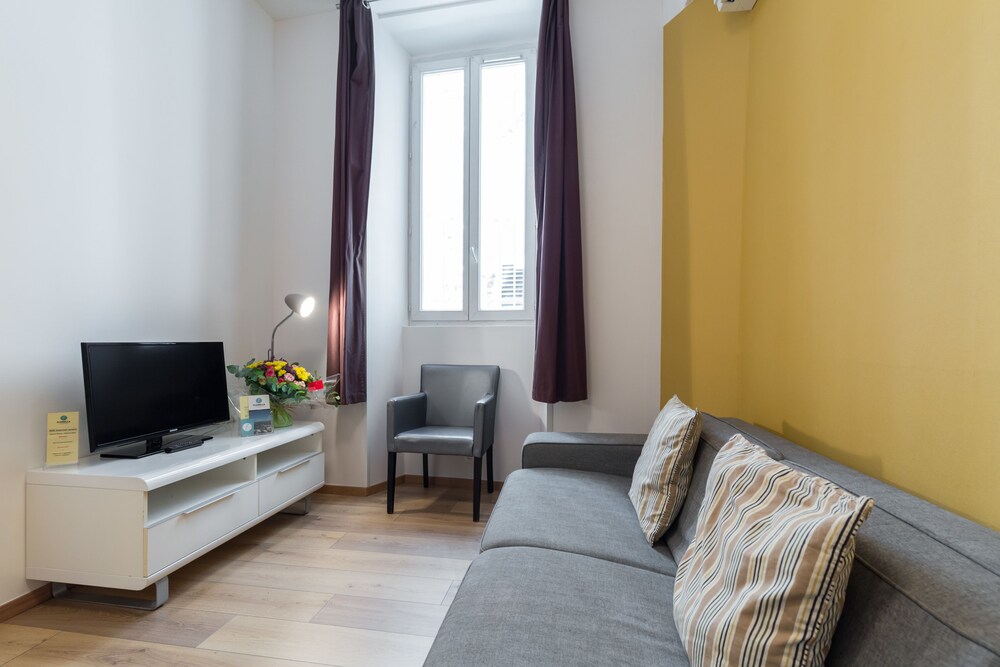 Apartment, Ground Floor (2 pièces) - Living Room