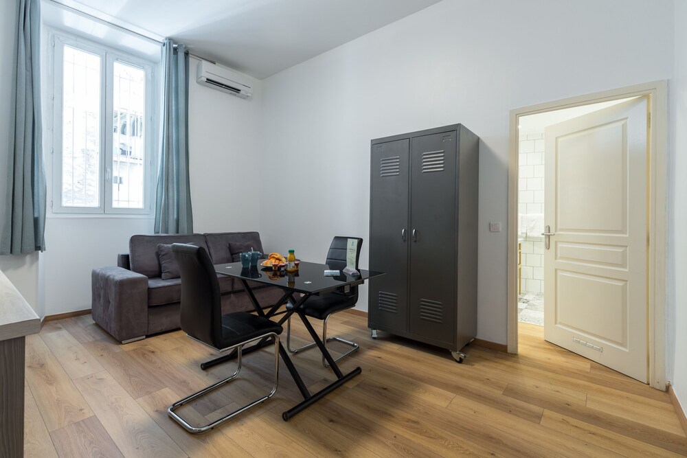 Apartment, Ground Floor (2 pièces) - Living Room