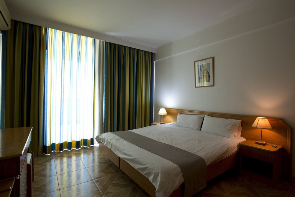 Suite, 3 Bedrooms, Sea View - Guestroom