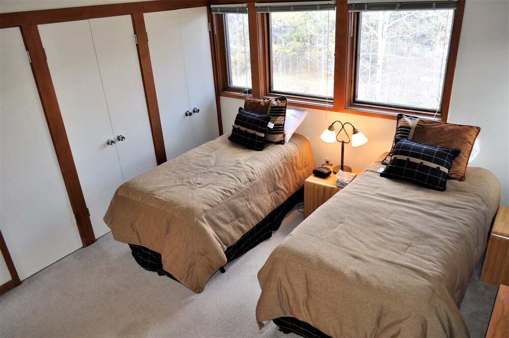 2 Bedroom Standard - Guestroom